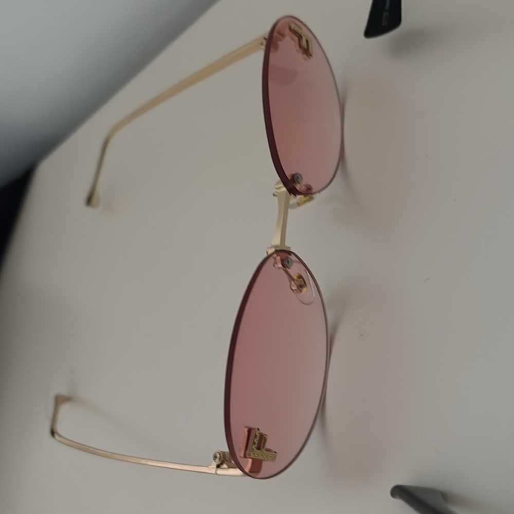 Stylish Women's Sunglasses Set - Black, Pink, and Cream - Picture 4 of 5